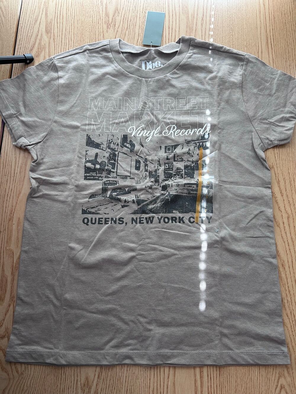 New Unisex Doe Main St Market Vinyl Records Bronx NY T-shirt Faded Green Small